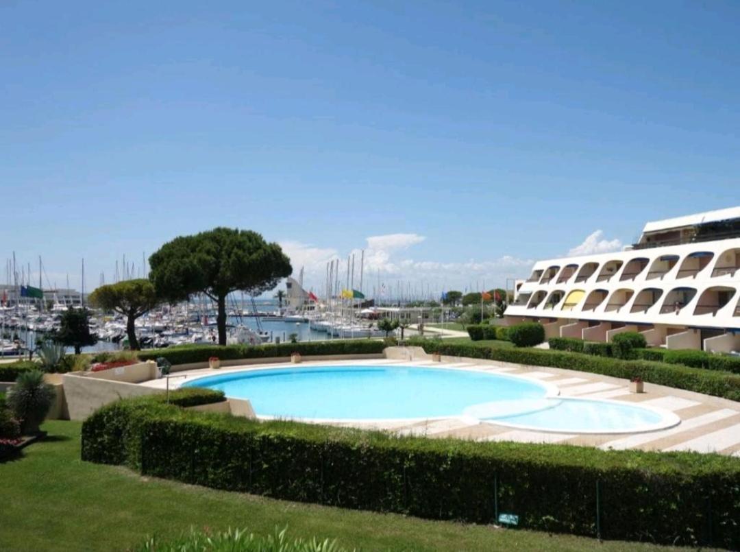 Studio Avec Loggia Entre Port, Plage Et Piscine Le Grau-du-Roi Luaran gambar