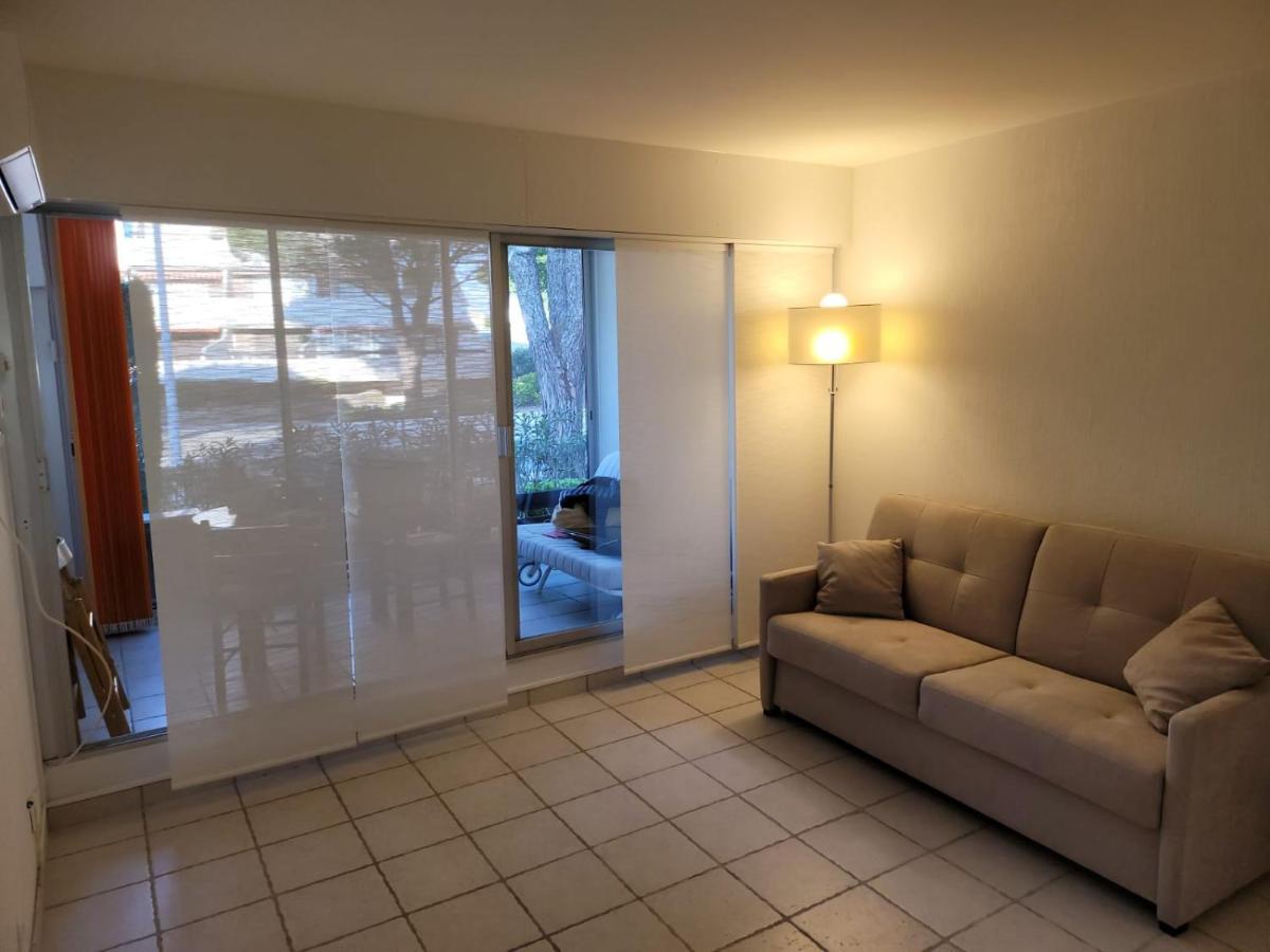 Studio Avec Loggia Entre Port, Plage Et Piscine Le Grau-du-Roi Luaran gambar