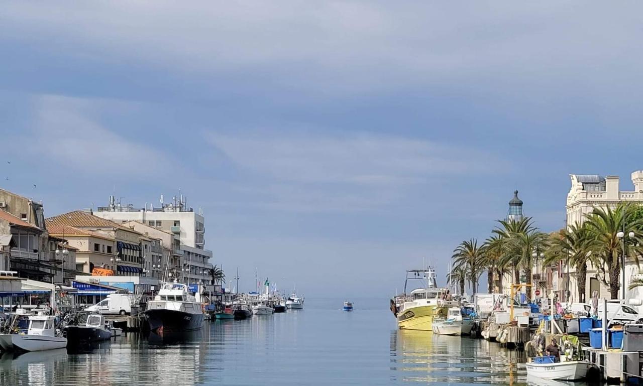 Studio Avec Loggia Entre Port, Plage Et Piscine Le Grau-du-Roi Luaran gambar